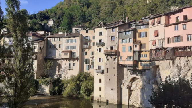 Regional architecture: The suspended houses of Pont-en-Royans and their history
