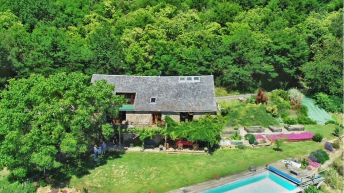 9 pretty barn conversions on the French property market