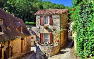Why is Dordogne so popular with Brits?