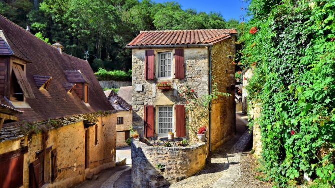 Why is Dordogne so popular with Brits?
