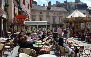 How to make new friends when you move to France