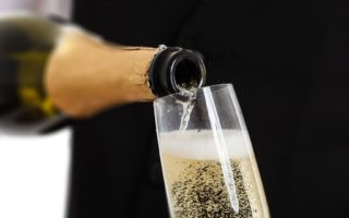 How to serve champagne