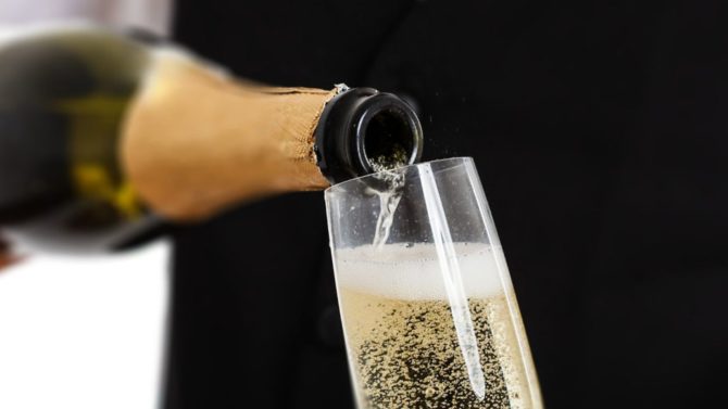 How to serve champagne
