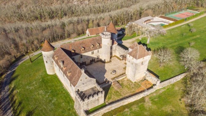 This outstanding château in Midi-Pyrénées is up for auction