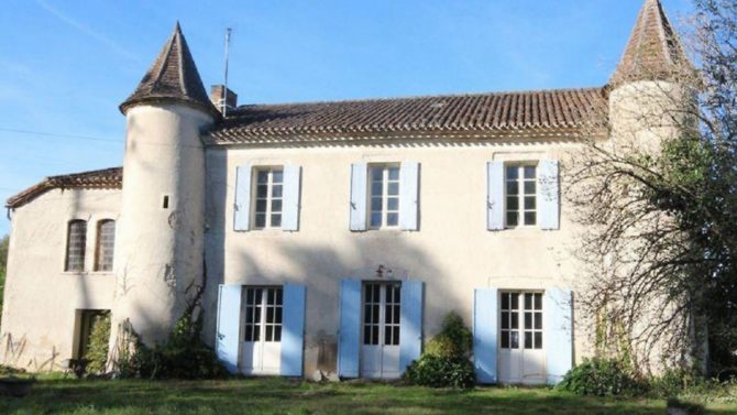 Six super French châteaux for sale for less than €500,000