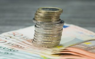 Pound slips after UK election outcome