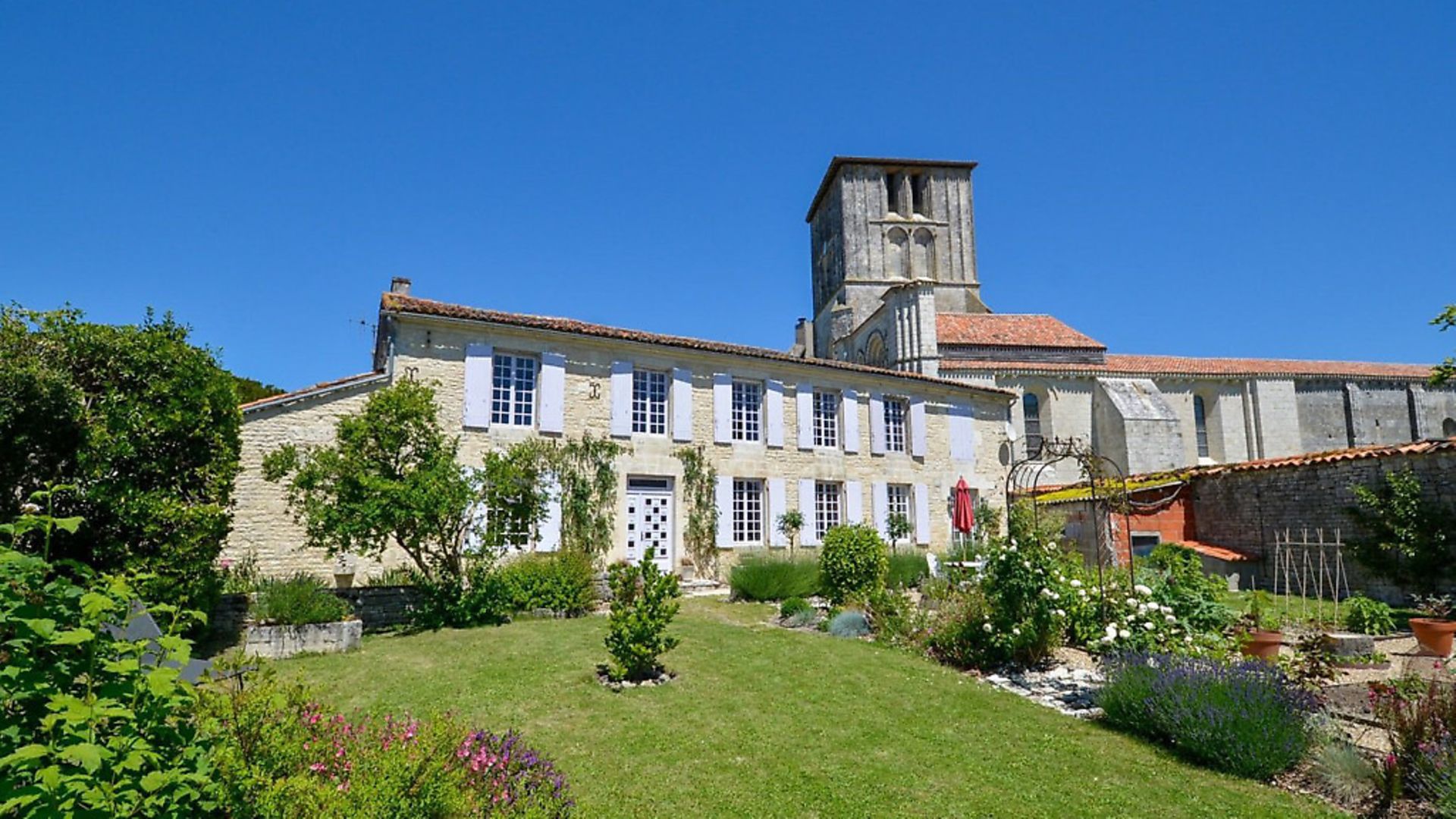 Beautiful property for sale in Charente in France Complete France
