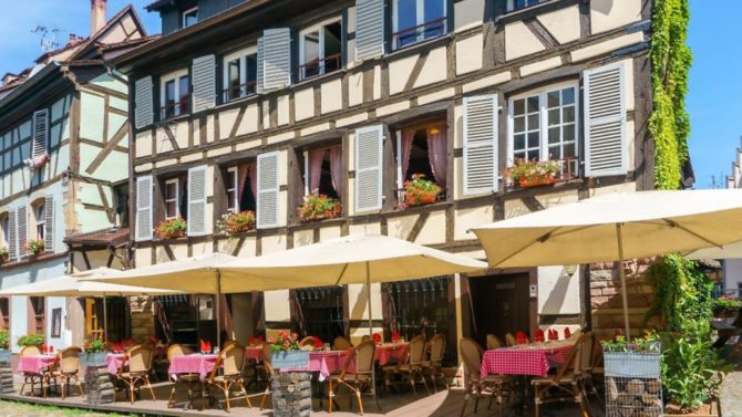 Guide to eating out in France