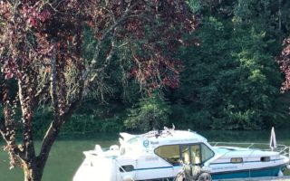 All aboard for a leisurely boating adventure through Lot-et-Garonne