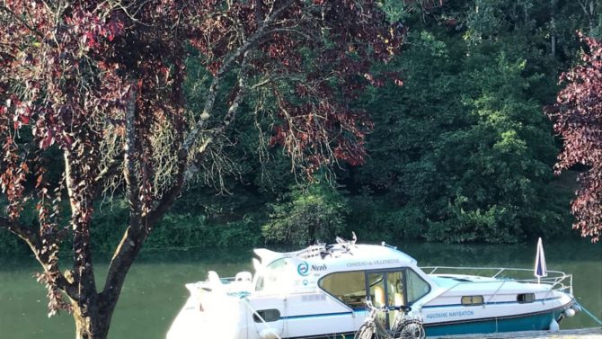All aboard for a leisurely boating adventure through Lot-et-Garonne