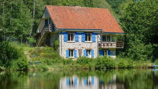 Lakeside life: 8 wonderful houses with a private lake for sale in France