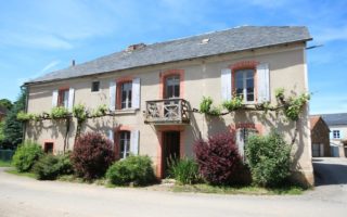 12 houses to renovate on the market in France