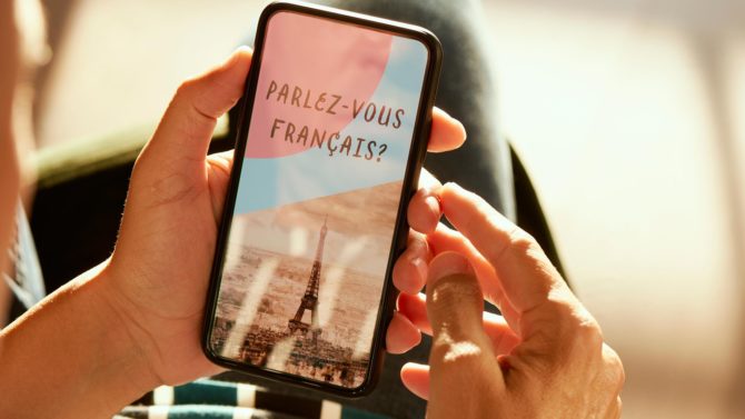 8 Instagram accounts all French learners should follow