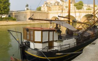Set sale for a French houseboat