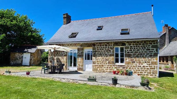 9 country houses for sale in France’s Nouvelle-Aquitaine that make us go “ooh!”