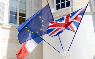 How many British citizens live in France?
