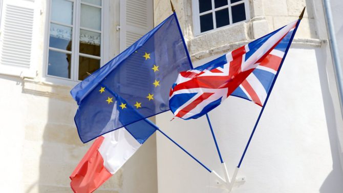 How many British citizens live in France?