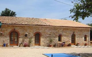 Rural private gite with heated pool sleeping 8/10 – Poitou-Charentes