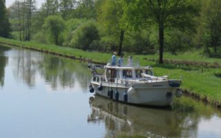 Set a course for your dream career and discover what it’s like to live and work as a boat broker in France