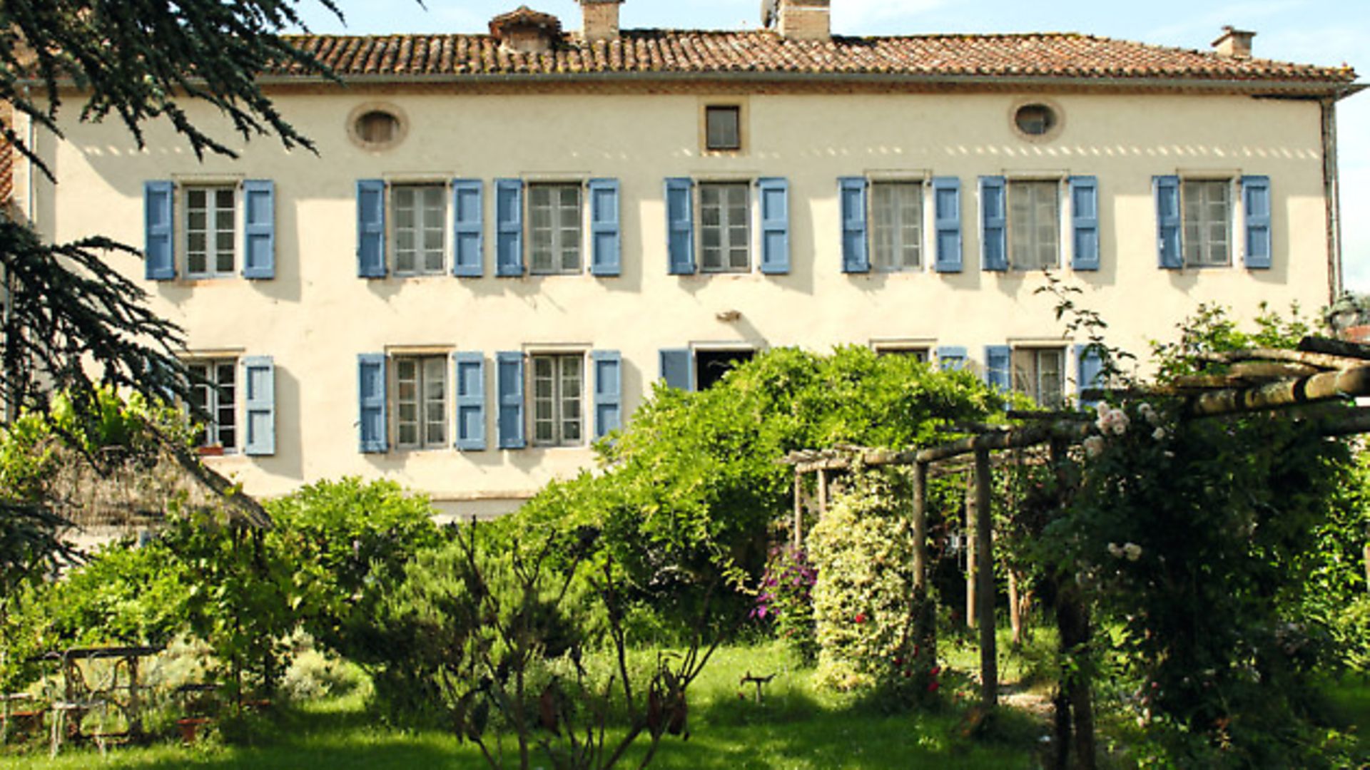 Property pick impressive house in Complete France