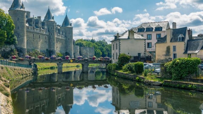 Driving in France: 8 of the best Villages Étapes
