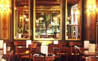 23 French words to use in a restaurant in France