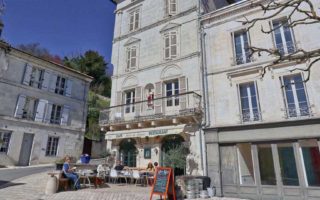 Do you have what it takes to run a bar in France?