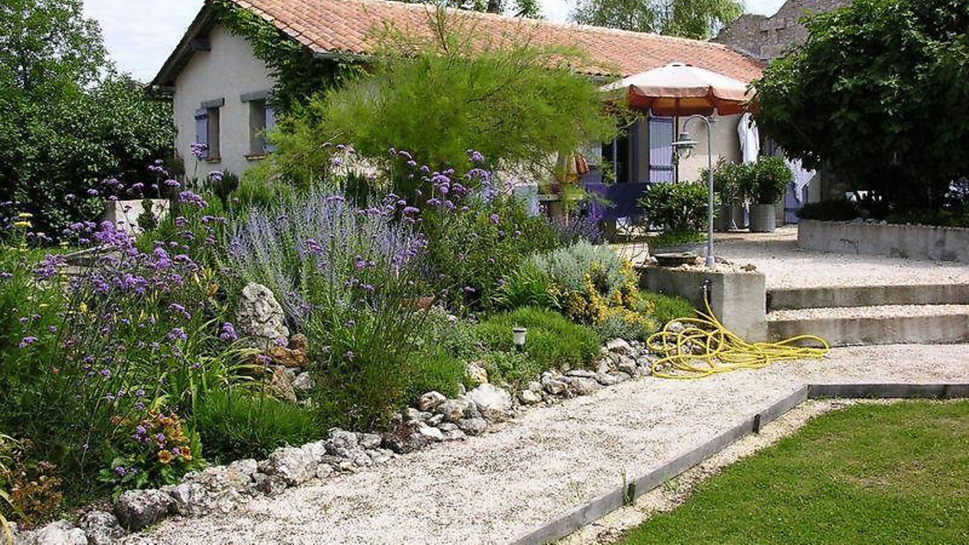 7 bargain houses for sale in France for €100,000 Complete France