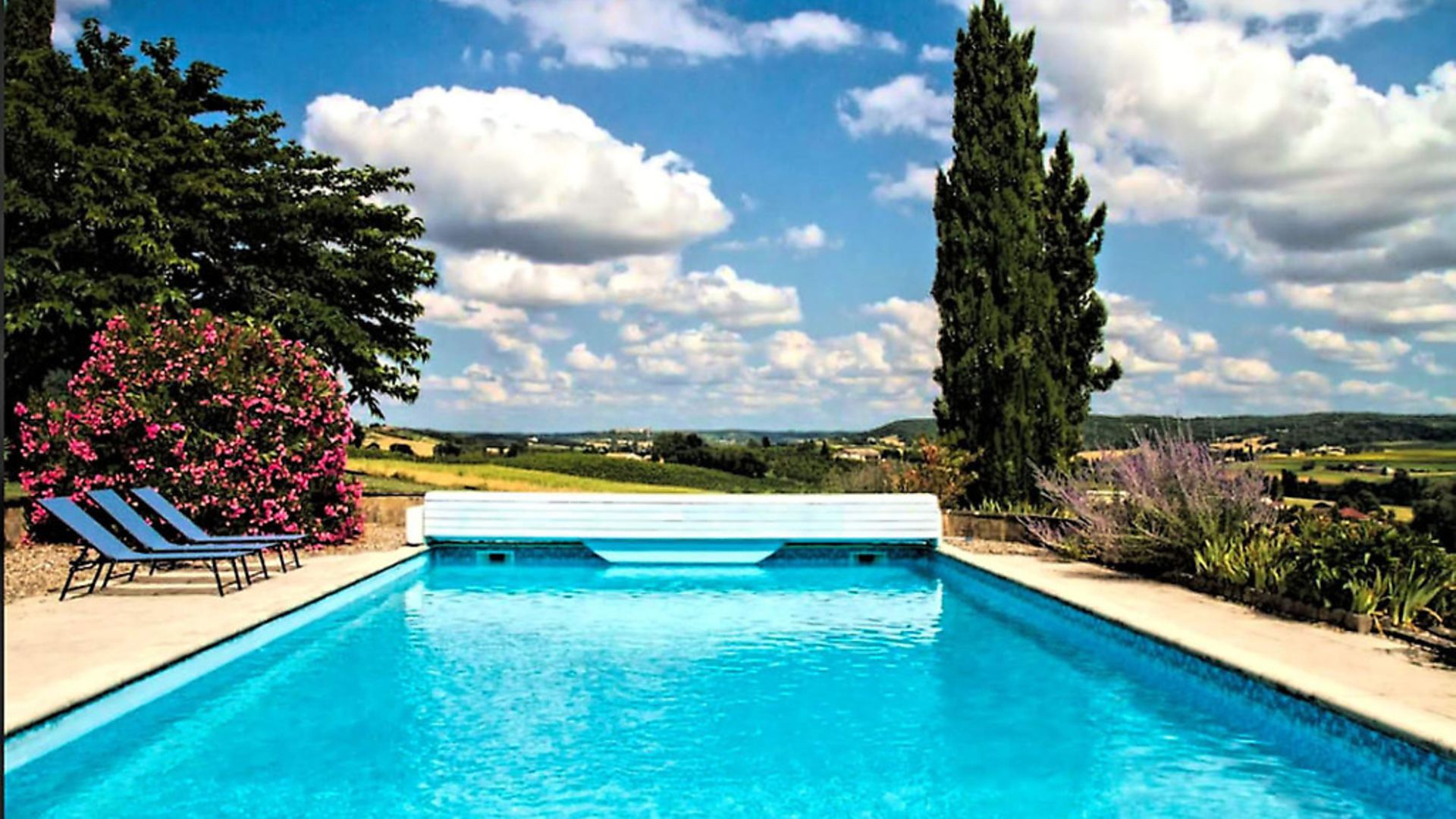 Pool with a view Six beautiful French propertyies for sale with pools