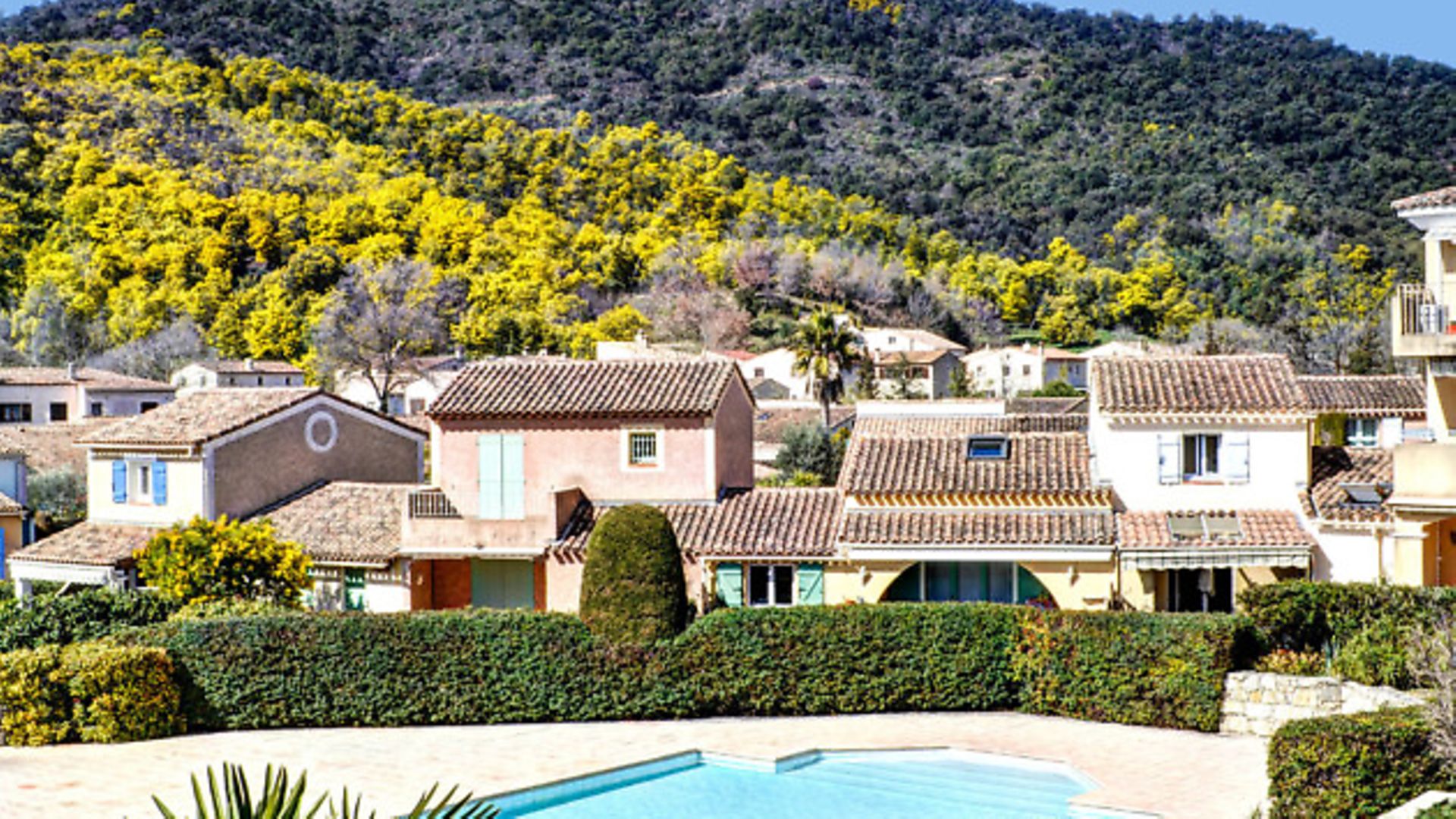 The cost of maintaining a swimming pool in France Complete France