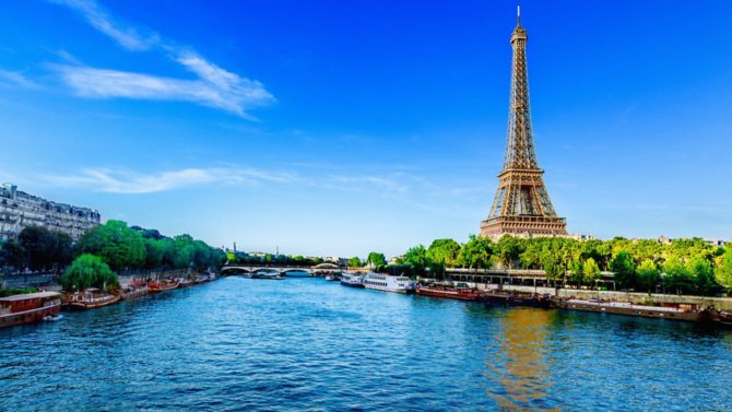 Summer in Paris: Enjoy boat trips, beaches and floating cafés
