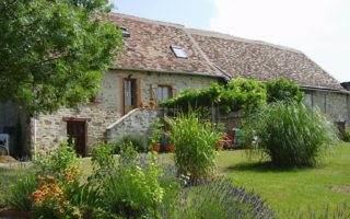 5 properties in France with land