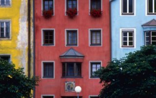 8 reasons to rent before buying a property in France