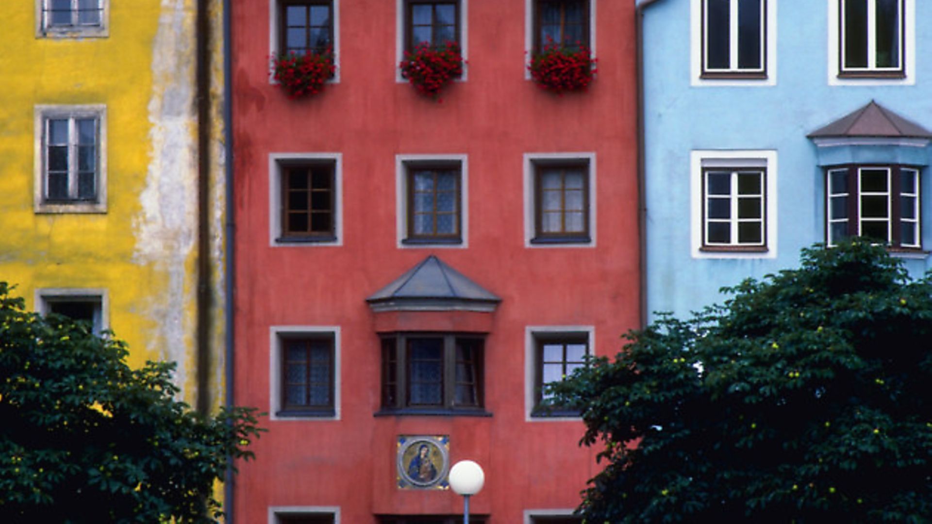 8 reasons to rent before buying a property in France Complete France