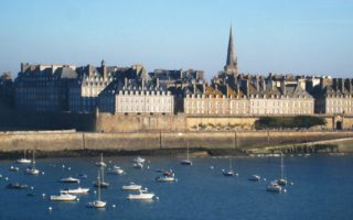 Enjoy a summer break in Saint-Malo