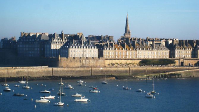 Enjoy a summer break in Saint-Malo