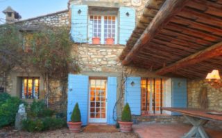7 French houses with beautiful shutters