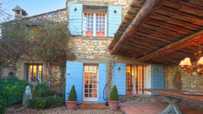 7 French houses with beautiful shutters
