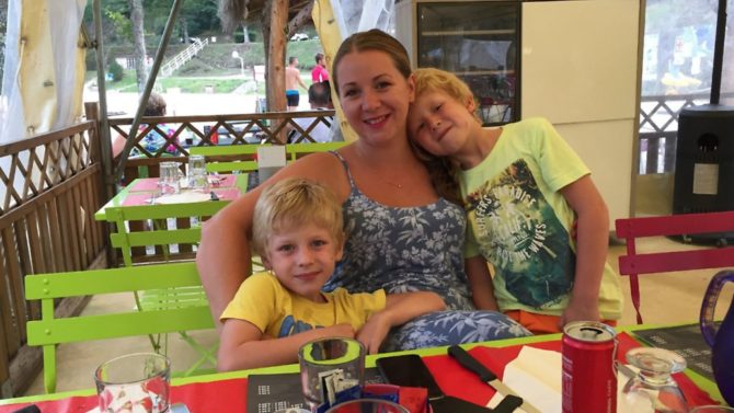 Can you live in France and work in the UK?