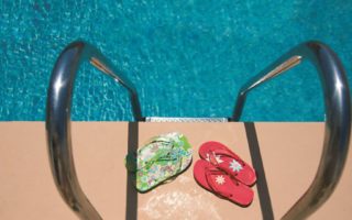 Swimming pool safety rules in France