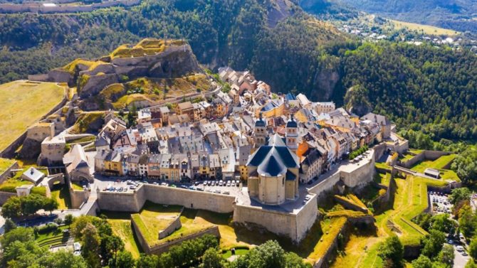 16 dreamy pictures of France’s mountains that will have you longing for the hills