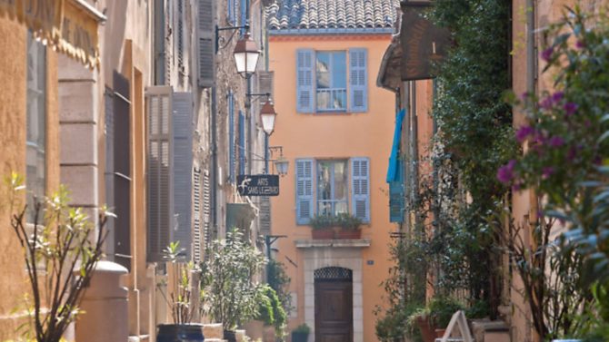 21 traditional villages in Provence you should stroll through