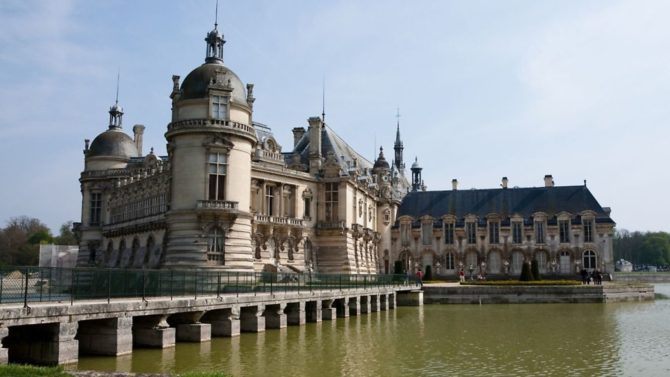 5 James Bond filming locations to visit in France