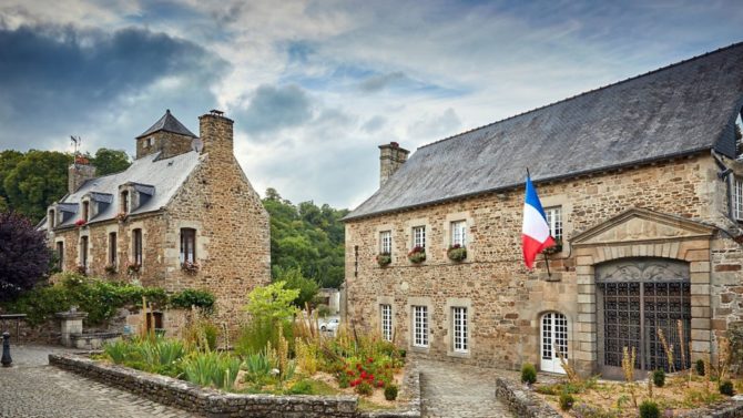 Do mayors get first right of refusal on French properties?