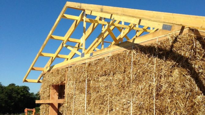 Real life: building a straw house in France