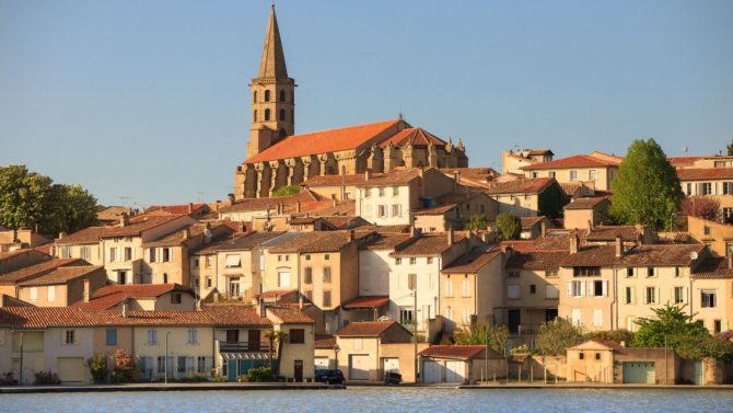 The beautiful Aude: Holidays in Castelnaudary, home of cassoulet and the Canal du Midi. 