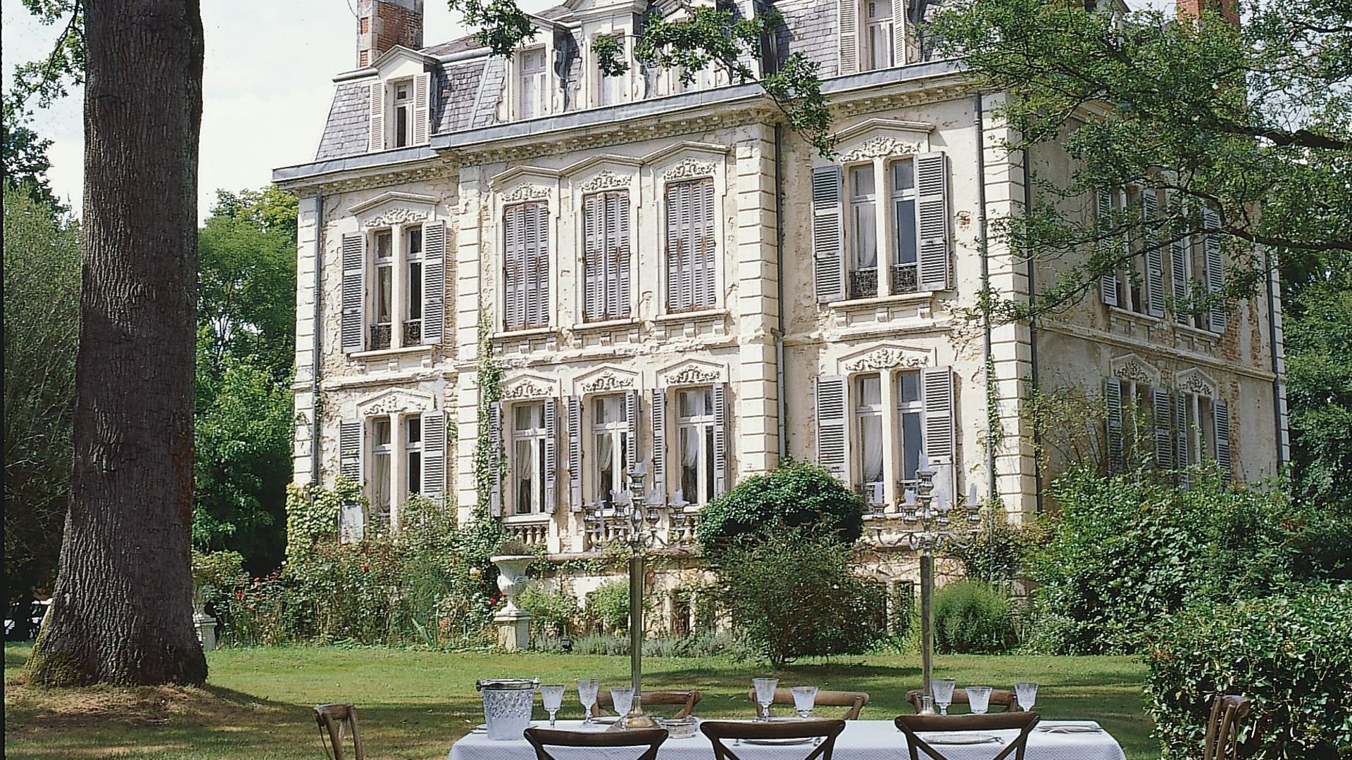 running luxury chateau holidays in Limousin - Complete France