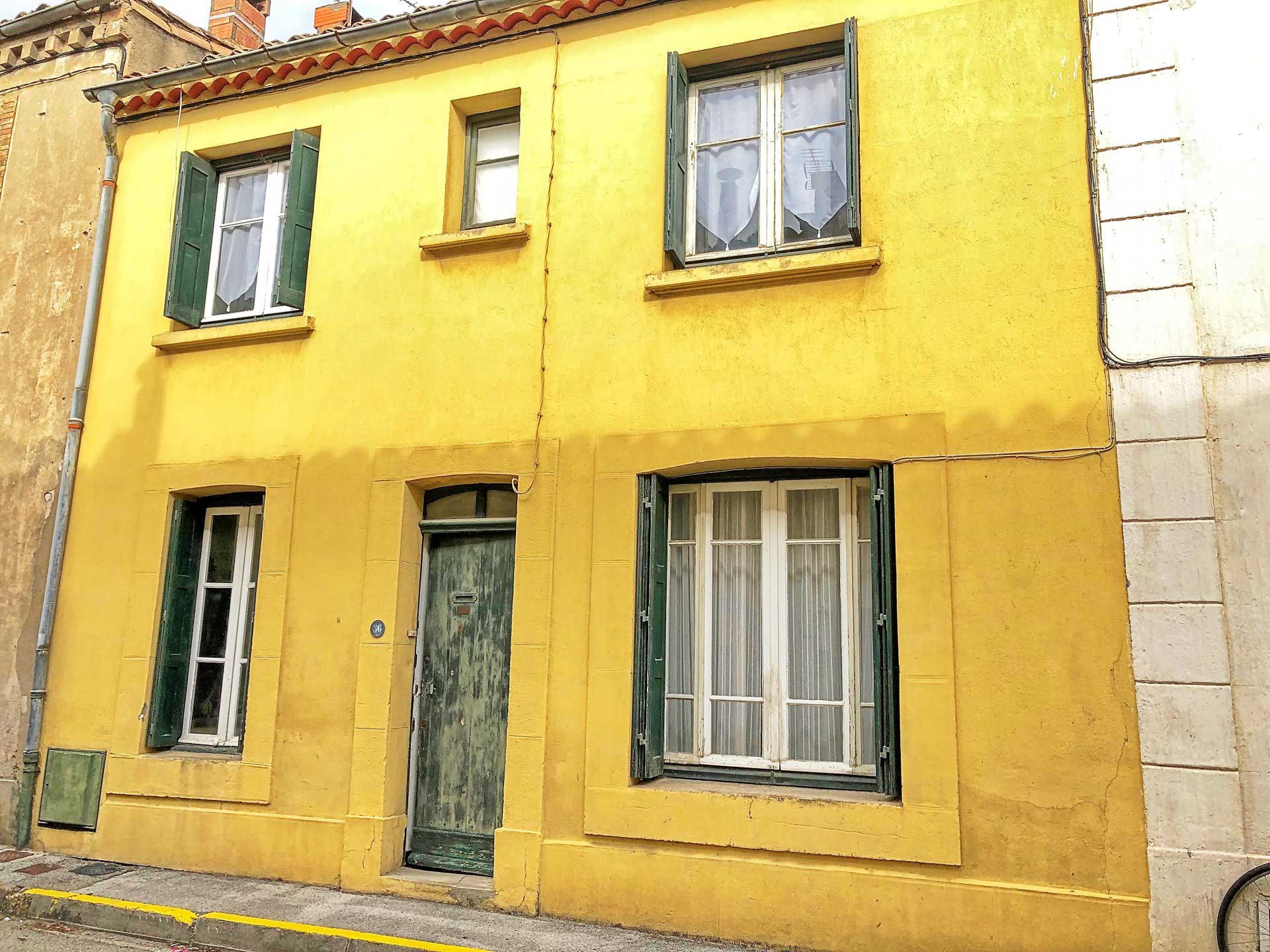 Yellow house for sale in Carcassonne