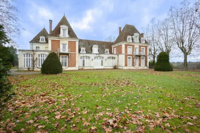 Bargain Chateau: A French Castle for sale with a reserve of €100,000