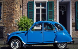 Guide to driving in France: Licences, speed limits & breakdowns